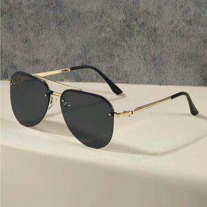 Large Women’s Gold Frame Sunglasses